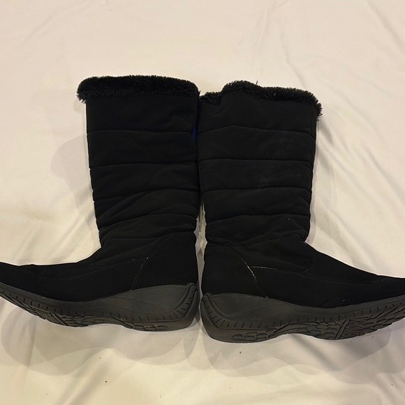 Khombu Women's Black Winter Boots - Picture 8 of 10